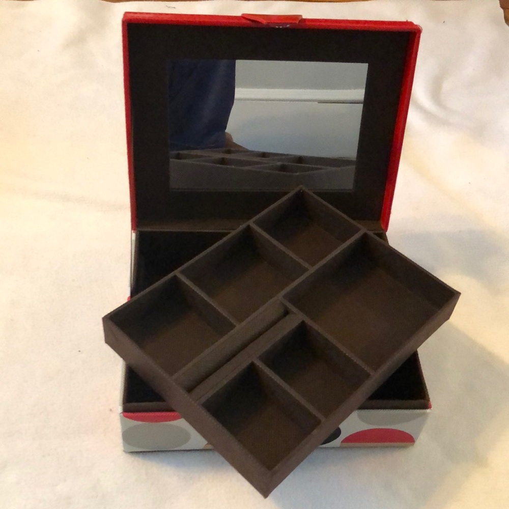 Jewelry box